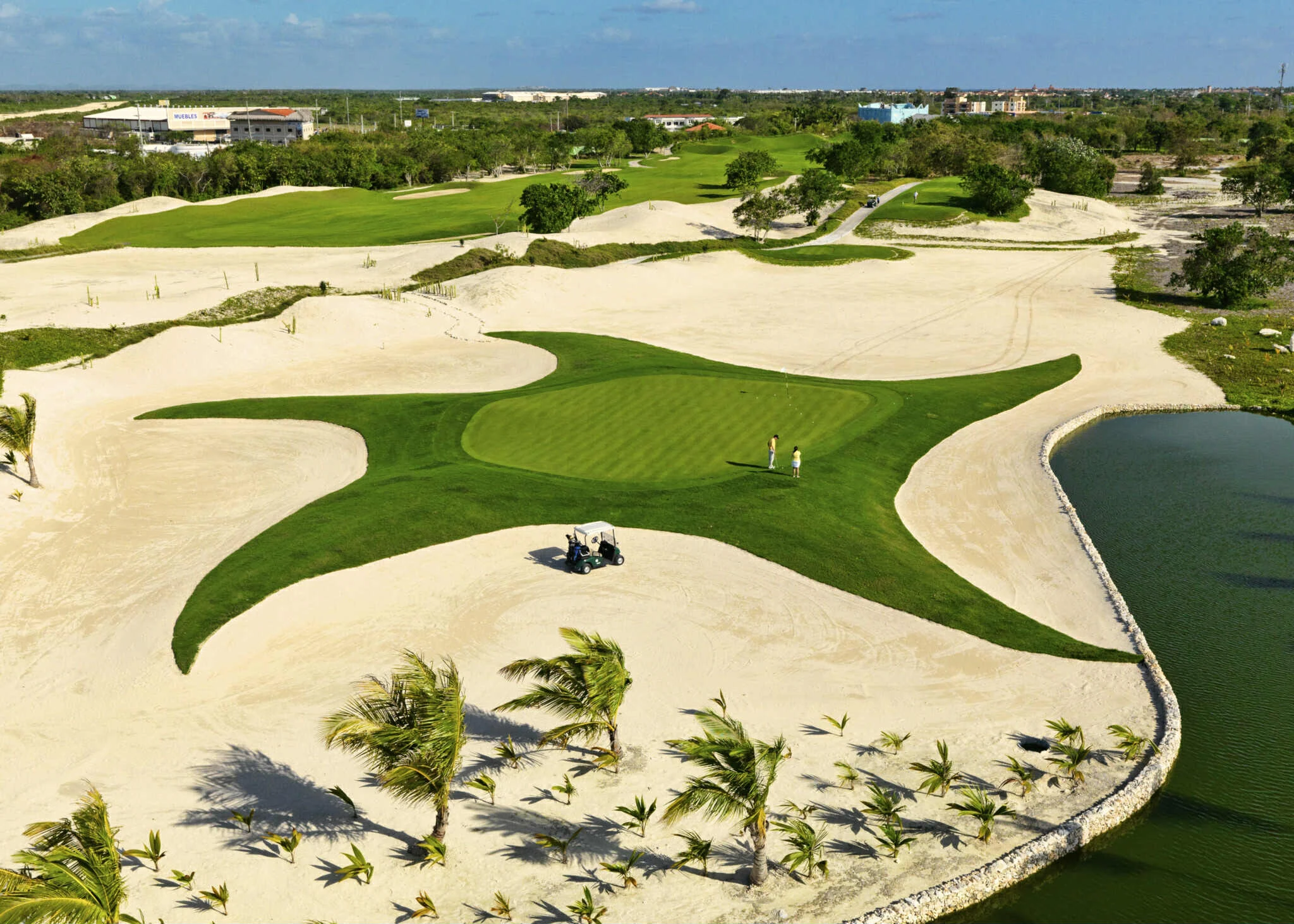 Iberostar Bávaro Golf Club · green et grands bunkers vus du ciel
