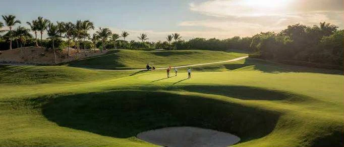 Iberostar Bávaro Golf Club · le parcours dans une lumière rasante