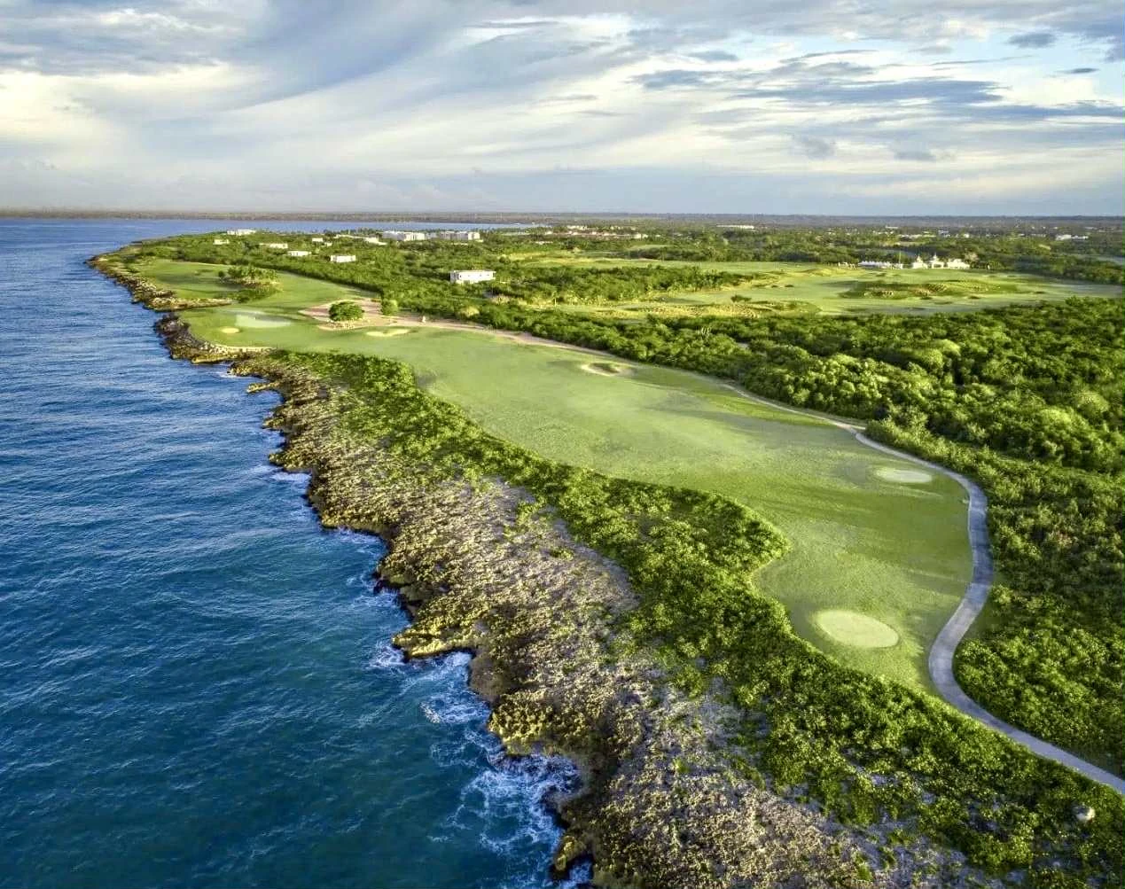 PGA Ocean’s 4 · le parcours longe la mer des Caraïbes