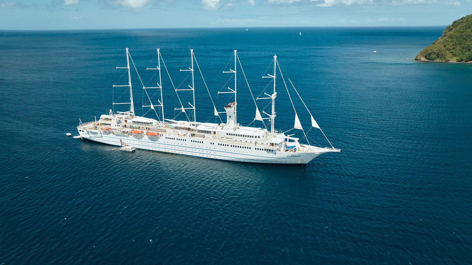 Club Med 2 · le yacht cinq-mâts au large