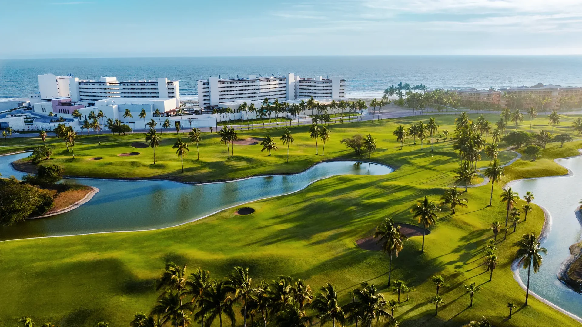 Estrella del Mar · vue aérienne du golf voisin du resort