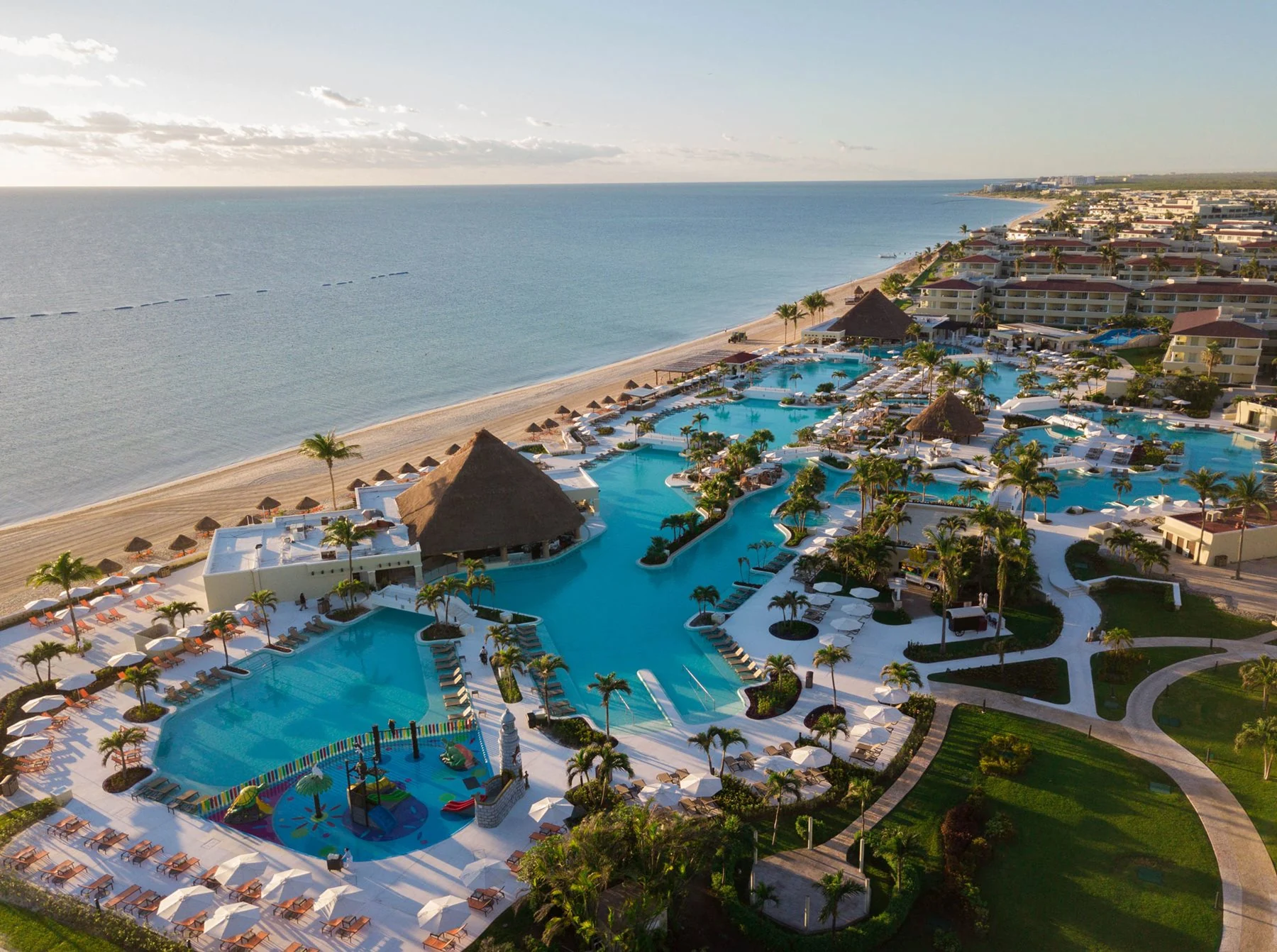 Moon Palace Cancun · piscines et plage vues du ciel
