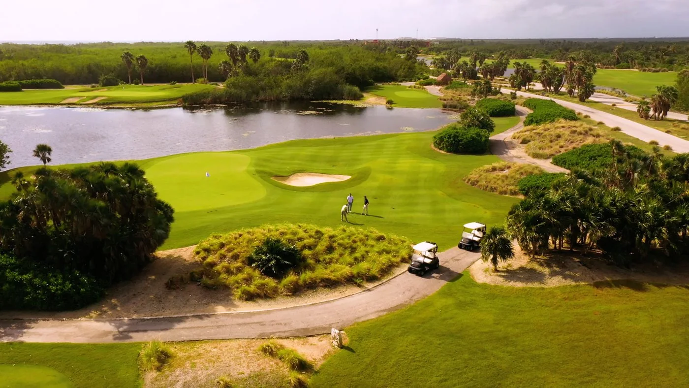 Moon Palace Golf Club Cancun · vue aérienne sur un green